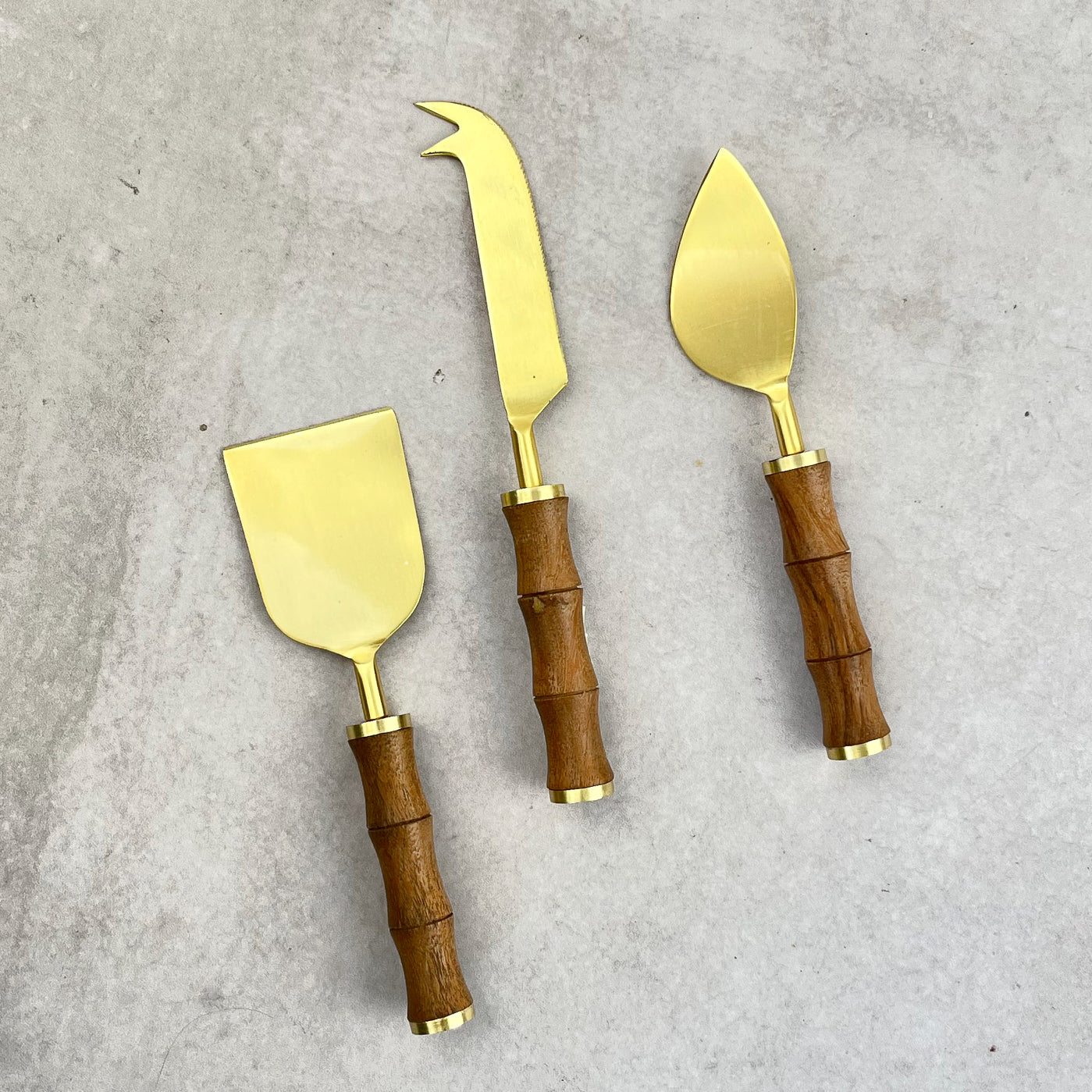 SET CUCHILLOS QUESO BAMBU DORADOS