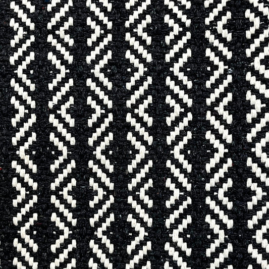 PIECERA NEGRA Y BLANCA CON BORLAS MARU - Casa CMK