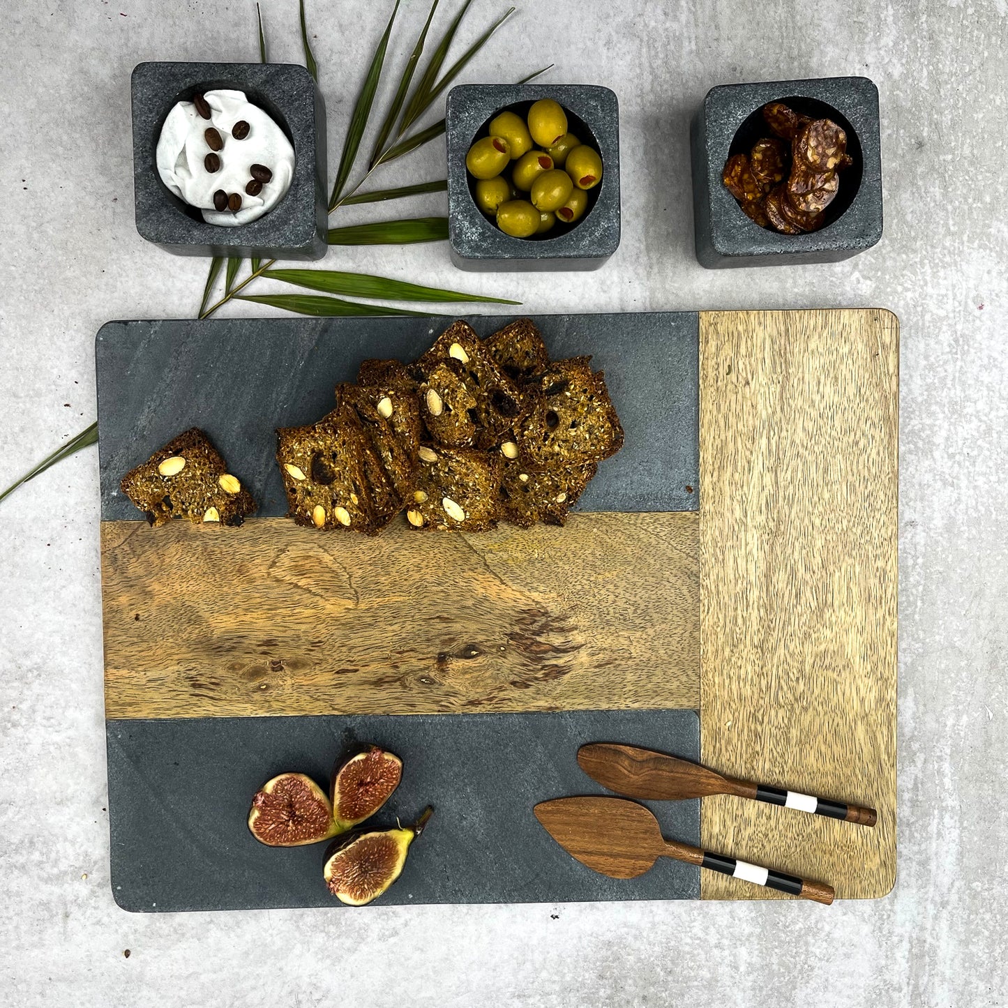 TABLA VERONA DE MARMOL NEGRO Y MADERA CON CUENCOS - Concepto MK