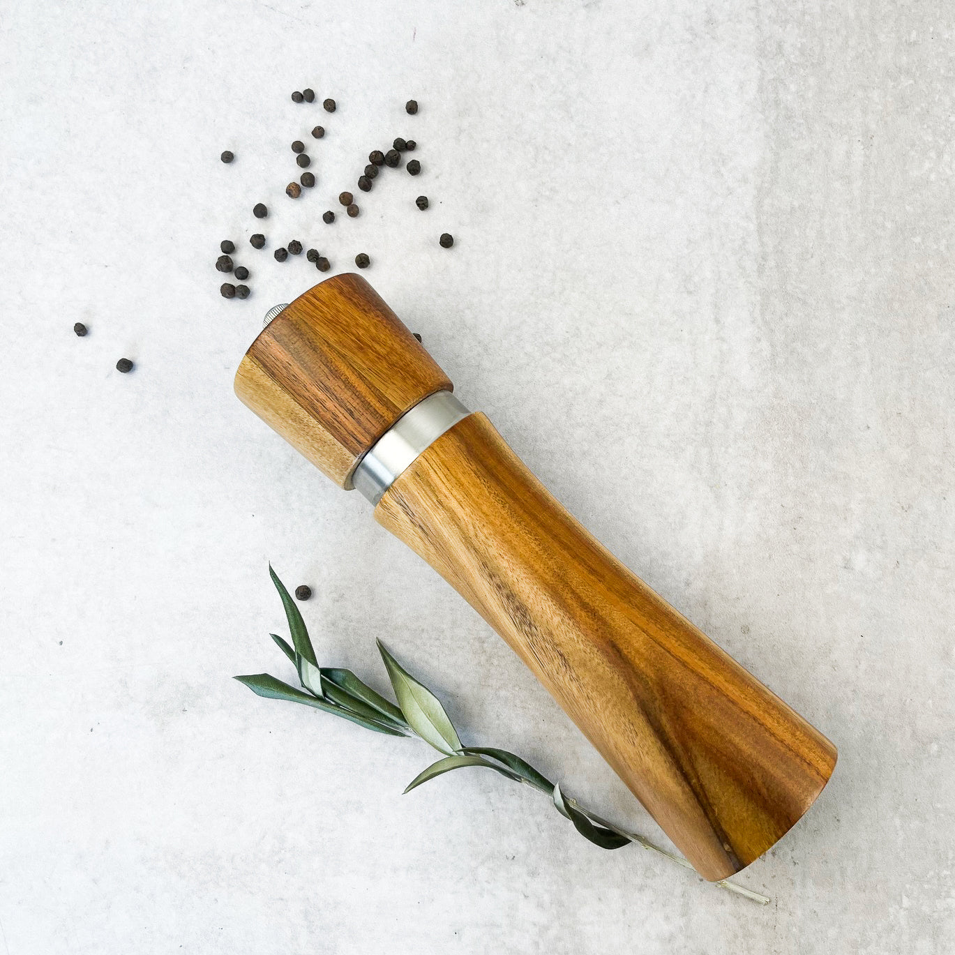 MOLINILLO MADERA ACACIA ANILLO PLATA - Casa CMK