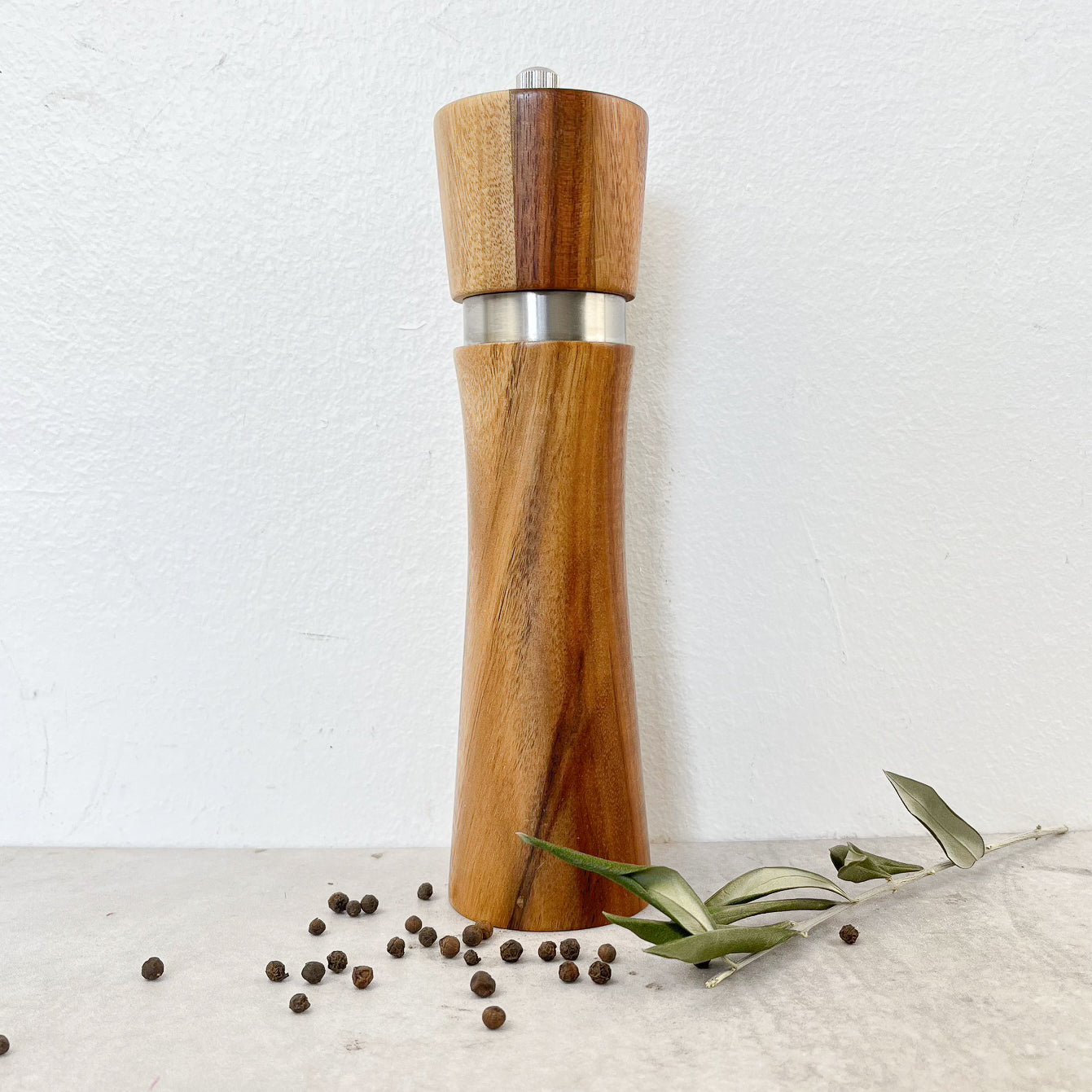 MOLINILLO MADERA ACACIA ANILLO PLATA - Casa CMK