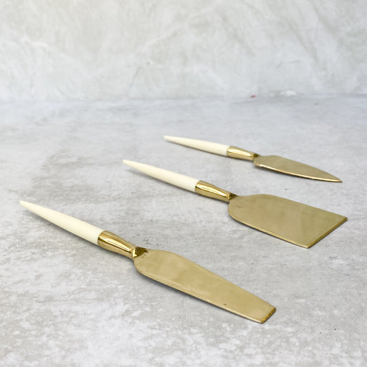 3 ACCESORIOS PARA QUESO DORADO RESINA - Concepto MK