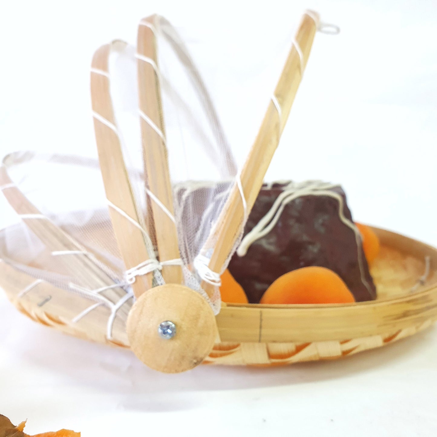 CANASTO M BASE BAMBU CUPULA MOVIBLE TUL - Concepto MK