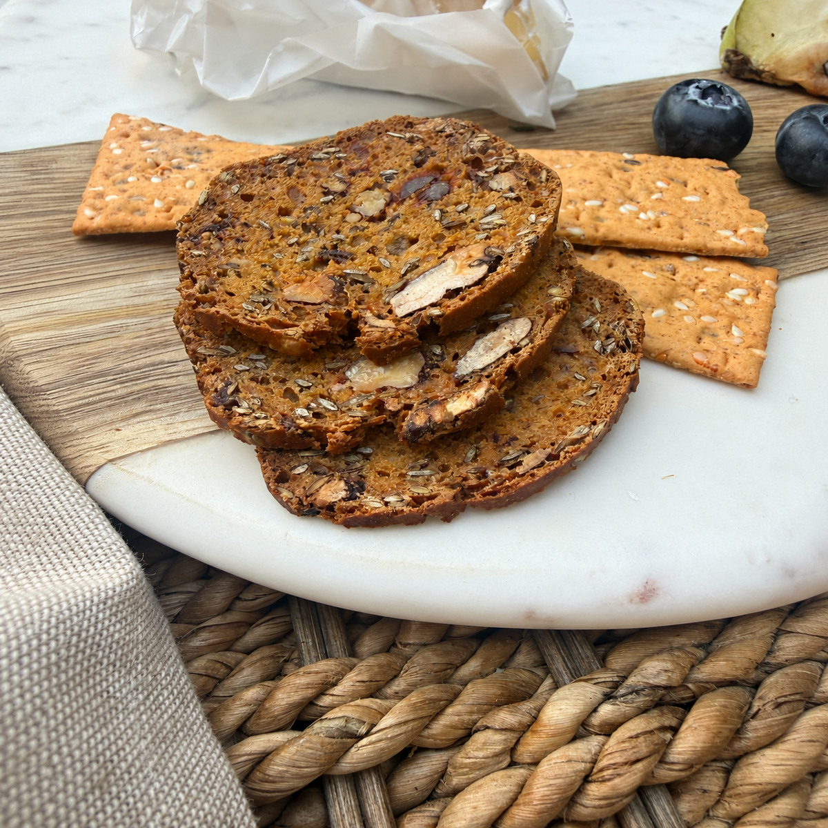 TABLA CIRCULAR DE MARMOL BLANCO Y MADERA DE MANGO