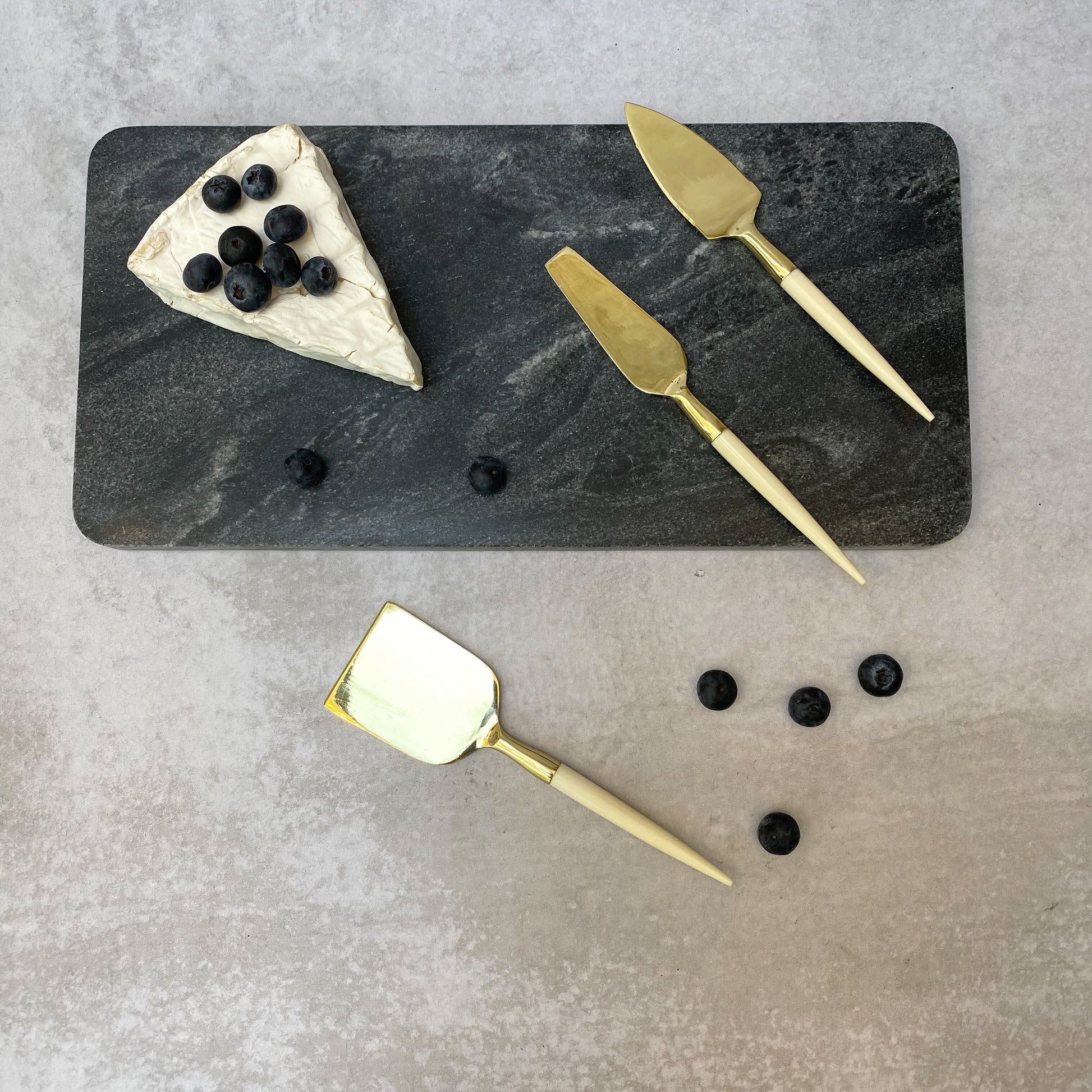 3 ACCESORIOS PARA QUESO DORADO RESINA - Concepto MK