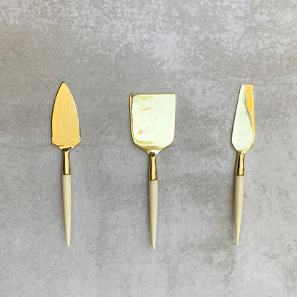 3 ACCESORIOS PARA QUESO DORADO RESINA - Concepto MK